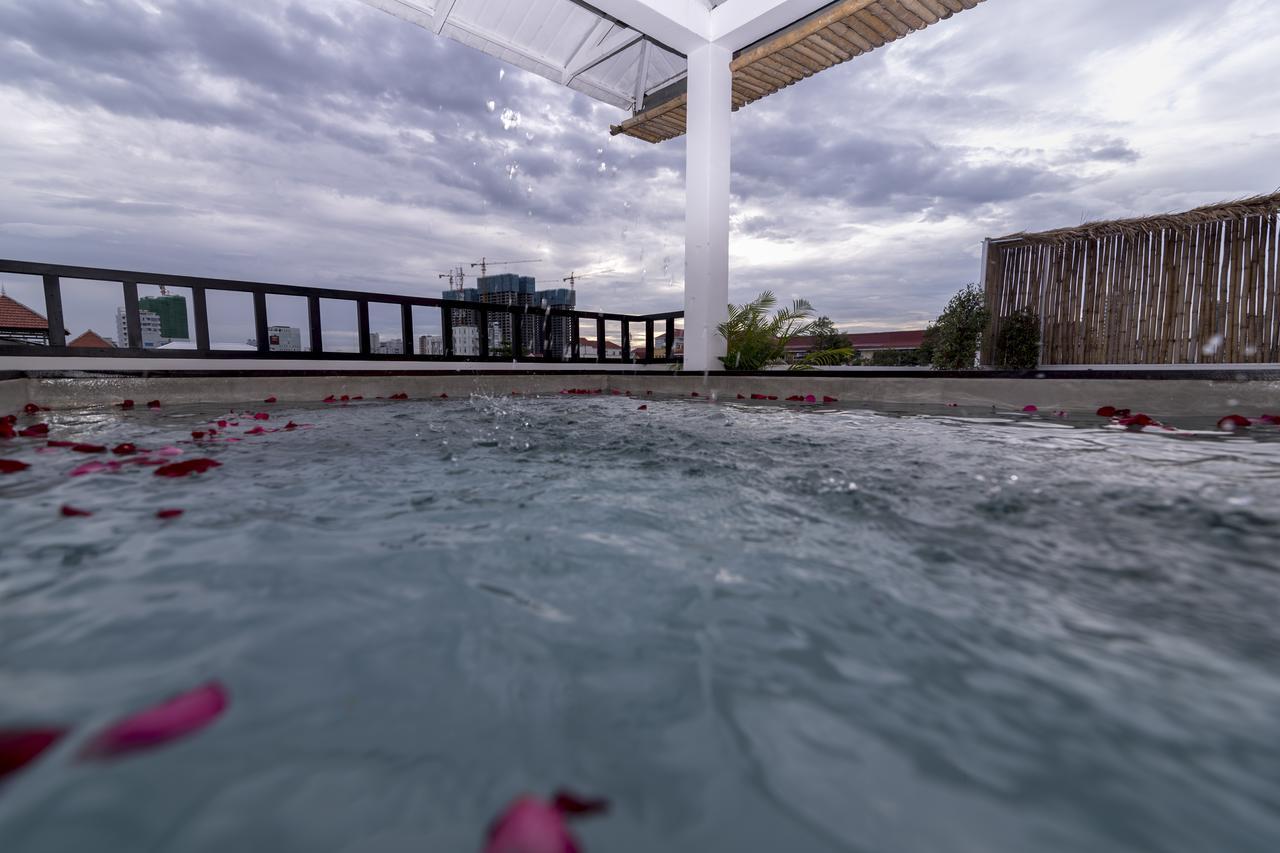 Hotel De L'Homme พนมเปญ ภายนอก รูปภาพ
